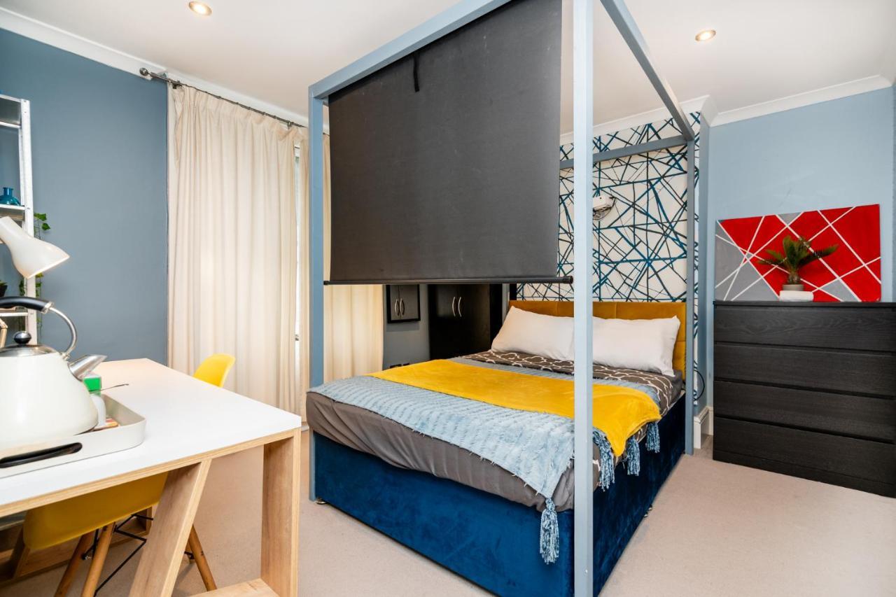 Double Room W/Projector & Garden Hot Tub London Exterior photo